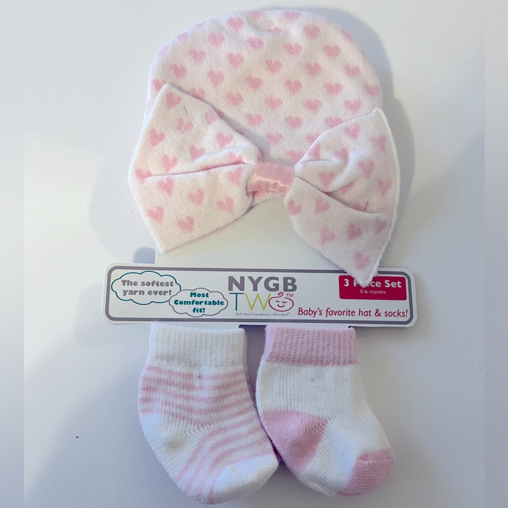 NWT 3 Piece Hat/Bootie Set